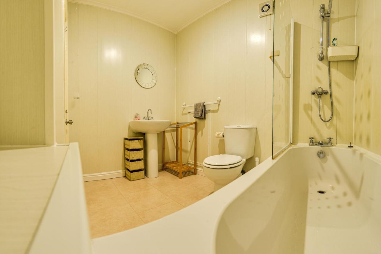 The Whitby Prospect, 2 Bed Apartment With Stunning Views, 2 Mins From Beach Eksteriør bilde